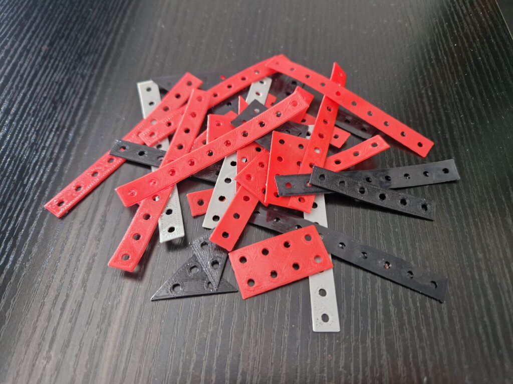 Piezas STEMFIE empleadas para construir mecanismos