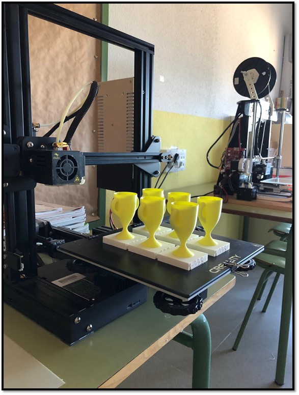 Creality Ender 3 imprimiendo trofeos